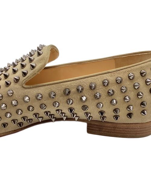 Christian Louboutin（クリスチャン・ルブタン）Christian Louboutin (クリスチャン・ルブタン) スタッズスリッポン ベージュ サイズ:45の古着・服飾アイテム