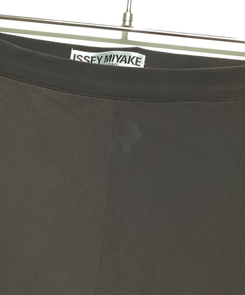 ISSEY MIYAKE（イッセイミヤケ）ISSEY MIYAKE  (イッセイミヤケ) スカートパンツ ブラウン サイズ:2の古着・服飾アイテム
