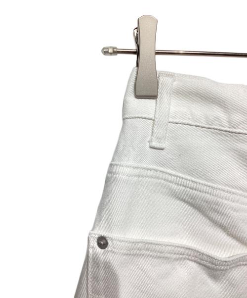 willfully（ウィルフリー）willfully (ウィルフリー) darts curve silhouette denim PT ホワイト サイズ:Mの古着・服飾アイテム