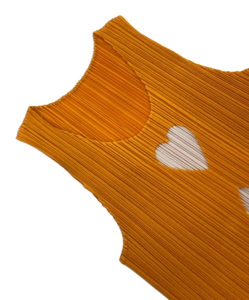 PLEATS PLEASE（プリーツプリーズ）PLEATS PLEASE (プリーツプリーズ) ハートプリーツノースリーブカットソー オレンジ サイズ:3の古着・服飾アイテム