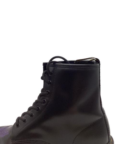 Dr.Martens（ドクターマーチン）Dr.Martens (ドクターマーチン) Needles (ニードルズ) 8 HOLES STRIPE BOOTS　26258011 ブラック サイズ:UK10の古着・服飾アイテム