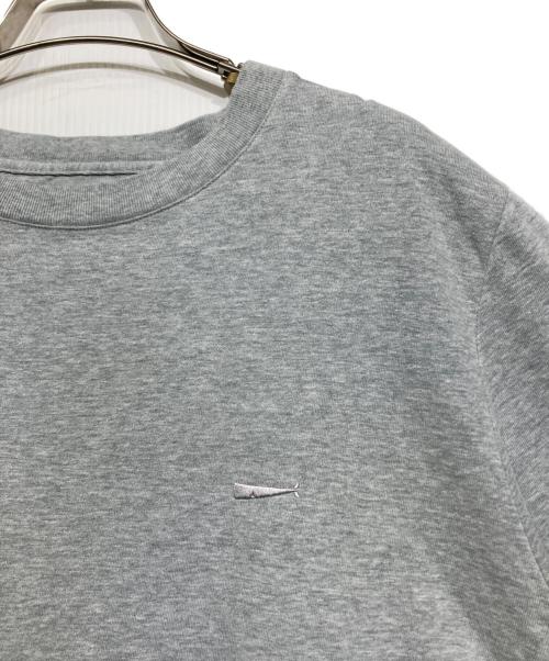 DESCENDANT（ディセンダント）DESCENDANT (ディセンダント) ワンポイント刺繍 Tシャツ グレー サイズ:2の古着・服飾アイテム