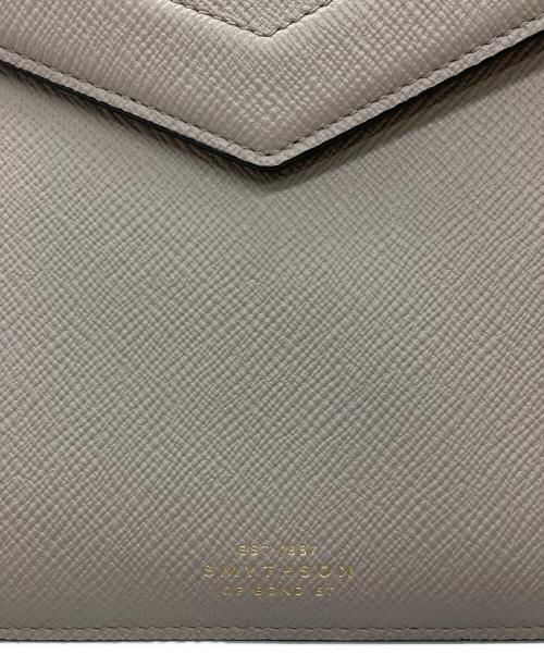 SMYTHSON（スマイソン）SMYTHSON (スマイソン) レザーフラップケース ベージュの古着・服飾アイテム