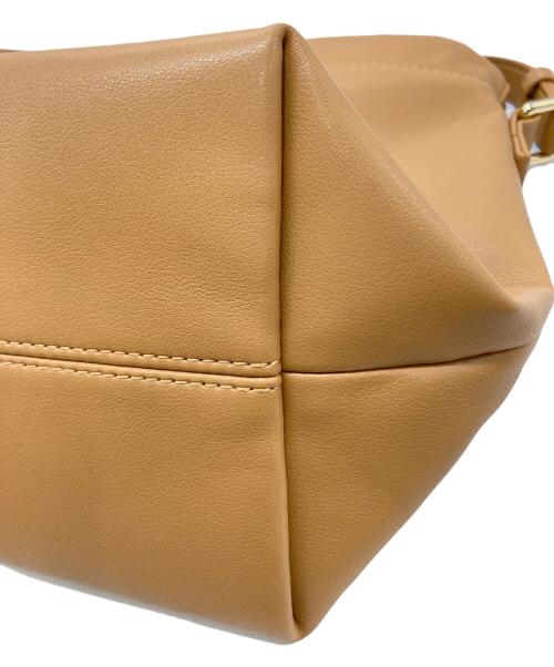 A.P.C.（アーペーセー）A.P.C. (アーペーセー) Ninon ショルダーバッグ ベージュの古着・服飾アイテム