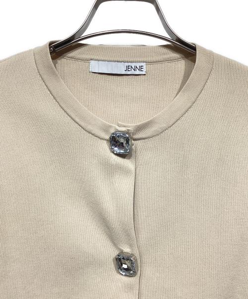 JENNE（ジェンヌ）JENNE (ジェンヌ) リッチビジューニットカーデ ベージュ サイズ:Mの古着・服飾アイテム