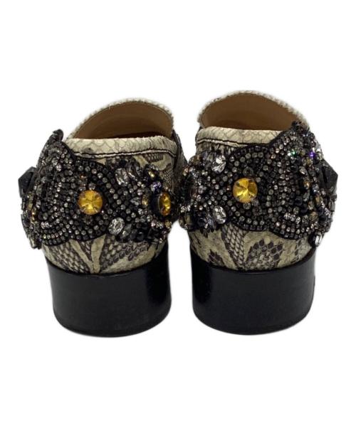 N°21（ヌメロヴェントゥーノ）N°21 (ヌメロヴェントゥーロ) パイソンビジューローファー ベージュ サイズ:36の古着・服飾アイテム