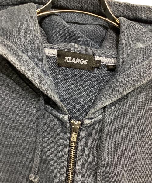 X-LARGE（エクストララージ）X-LARGE (エクストララージ) PIGMENT DYED EMBOSS LOGO ZIP HOODED SWEAT　101223012002 ネイビー サイズ:XLの古着・服飾アイテム