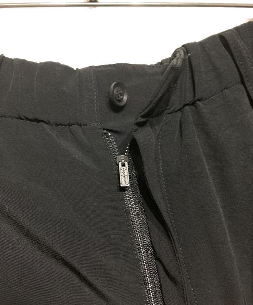 Yohji Yamamoto pour homme（ヨウジヤマモト プールオム）Yohji Yamamoto pour homme (ヨウジヤマモト プールオム) タキシードワイドタックゴムハーフパンツ ブラック サイズ:3の古着・服飾アイテム