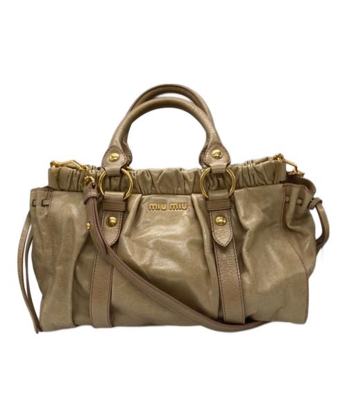 MIU MIU（ミュウミュウ）MIU MIU (ミュウミュウ) ヴィッテロリュクス レザー 2WAYバッグ ベージュの古着・服飾アイテム