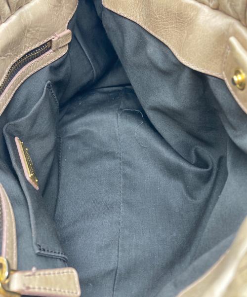 MIU MIU（ミュウミュウ）MIU MIU (ミュウミュウ) ヴィッテロリュクス レザー 2WAYバッグ ベージュの古着・服飾アイテム