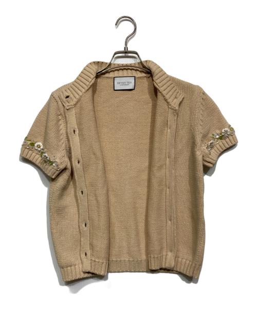 SEVEN TEN by MIHO KAWAHITO（セブン テン バイ ミホ カワヒト）SEVEN TEN by MIHO KAWAHITO (セブン テン バイ ミホ カワヒト) ビジューショートスリーブカーディガン　8S203 ベージュ サイズ:Mの古着・服飾アイテム