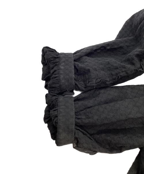 BALLSEY（ボールジィ）BALLSEY (ボールジィ) コットンガーゼエンブロイダリー フリルネックブラウス ブラック サイズ:36の古着・服飾アイテム