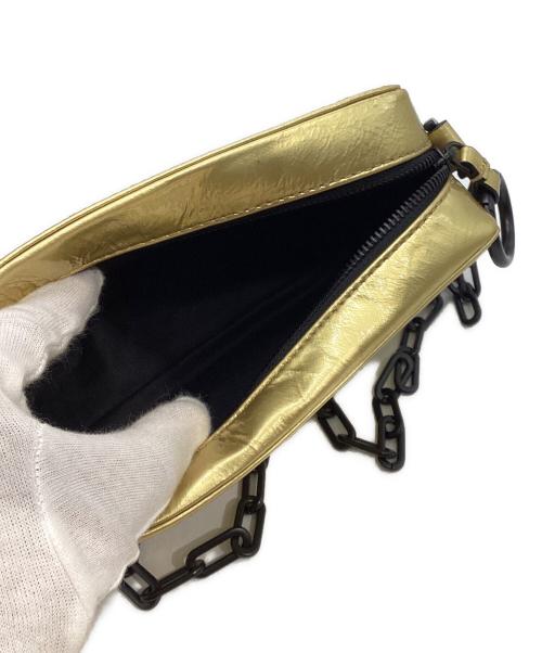 DIESEL（ディーゼル）DIESEL (ディーゼル) メタリックレザー ミニクロスボディバッグ ゴールド×ブラックの古着・服飾アイテム