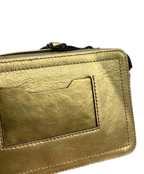 DIESEL（ディーゼル）DIESEL (ディーゼル) メタリックレザー ミニクロスボディバッグ ゴールド×ブラックの古着・服飾アイテム