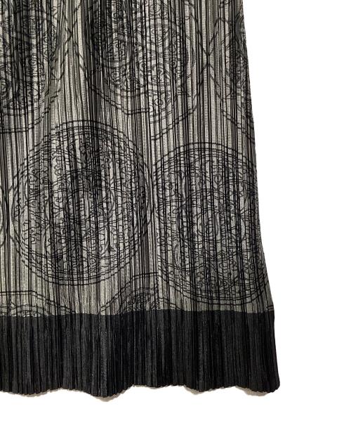 PLEATS PLEASE（プリーツプリーズ）PLEATS PLEASE (プリーツプリーズ) 総柄プリーツスカート PP63-JG724 グレー サイズ:Mの古着・服飾アイテム