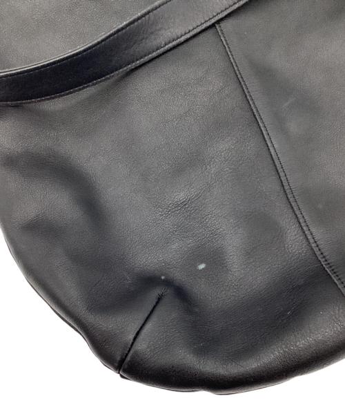 kurashi&trips publishing（クラシアンドトリップス パブリッシング）kurashi&trips publishing (クラシアンドトリップス パブリッシング) 撥水レザーの2WAYトートバッグ ブラックの古着・服飾アイテム