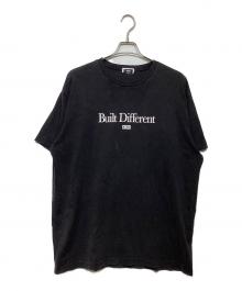 KITH（キス）の古着「Built Different Vintage Tee 25073060000310」｜ブラック