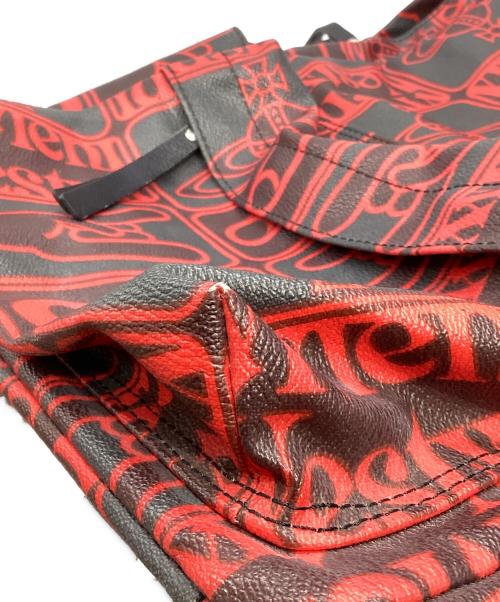 Vivienne Westwood（ヴィヴィアンウエストウッド）Vivienne Westwood (ヴィヴィアンウエストウッド) PVCオーブ柄リュック ブラック×レッドの古着・服飾アイテム