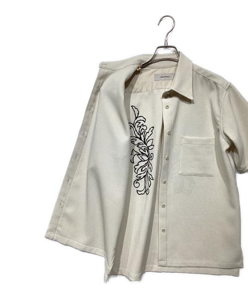 FUMIE=TANAKA（フミエタナカ）FUMIE=TANAKA (フミエタナカ) half embroidery sh ハーフエンブロイダリーシャツ ベージュ サイズ:1の古着・服飾アイテム