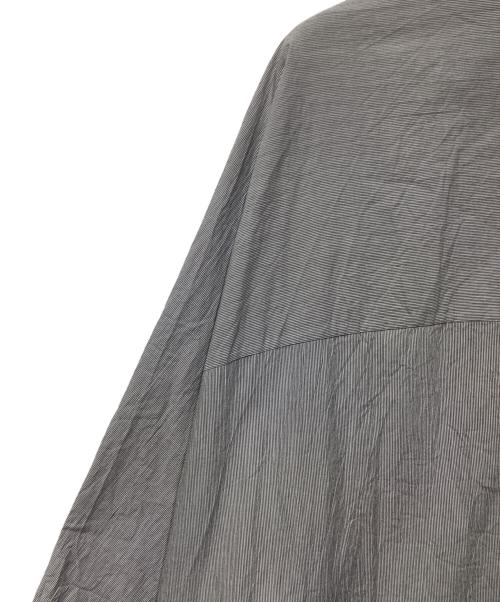 FRAMeWORK（フレームワーク）FRAMeWORK (フレームワーク) ハーフスリーブポンチョシャツ　25050220616020 グレー×ホワイト サイズ:-の古着・服飾アイテム