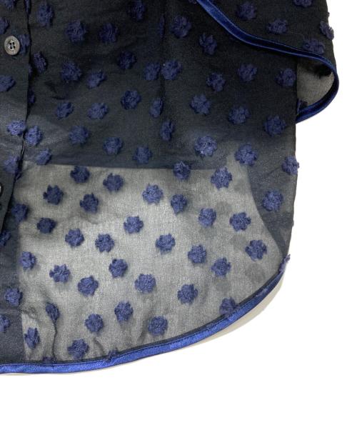 yori shirocon（ヨリ シロコン）yori shirocon (ヨリ シロコン) フローラバックリボンブラウス SC21-23012SM-2 ブラック×ネイビー サイズ:34の古着・服飾アイテム