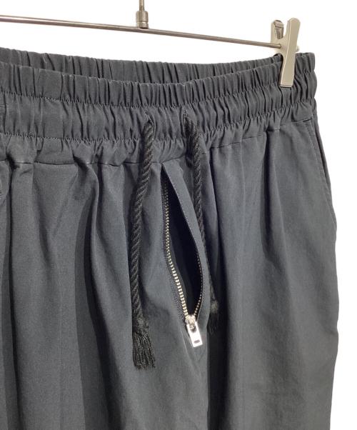 WHITE MOUNTAINEERING（ホワイトマウンテ二アニング）WHITE MOUNTAINEERING (ホワイトマウンテ二アニング) STRETCHED TAPERED SARROUEL PANTS WM2071417 ブラック サイズ:1の古着・服飾アイテム