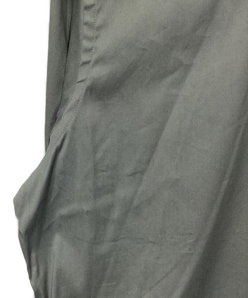 PRADA（プラダ）PRADA (プラダ) ドレスシャツ　UCM608 R102 グレー サイズ:15 1/2の古着・服飾アイテム