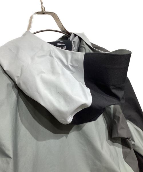 ARC'TERYX（アークテリクス）ARC'TERYX (アークテリクス) BEAMS (ビームス) WABI SABI　GORE-TEX Beta Jacket  グレー サイズ:Sの古着・服飾アイテム