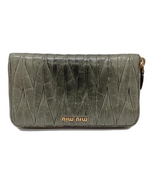 MIU MIU（ミュウミュウ）MIU MIU (ミュウミュウ) マテラッセラウンドファスナーウォレット グレーの古着・服飾アイテム