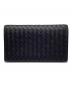 BOTTEGA VENETA（ボッテガベネタ）の古着「イントレチャート 二つ折り 長財布」｜ブラック