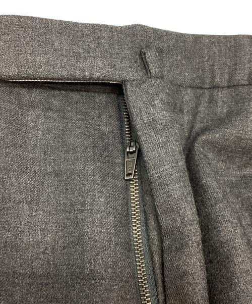 INCOTEX（インコテックス）INCOTEX (インコテックス) International Gallery (インターナショナルギャラリー) センタープレスパンツ グレー サイズ:46の古着・服飾アイテム