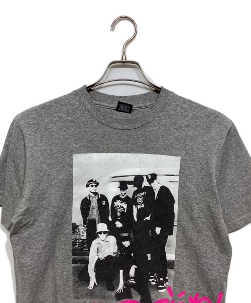 stussy（ステューシー）stussy (ステューシー) BERLIN '89　プリントTシャツ グレー サイズ:Sの古着・服飾アイテム