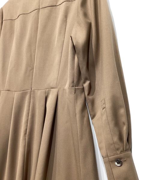 allureville（アルアバイル）allureville (アルアバイル) スタンドカラータックワンピース　20242014270 ブラウン サイズ:1 未使用品の古着・服飾アイテム