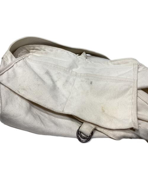 T.T（タイガ タカハシ）T.T (タイガ タカハシ) newsboybag ホワイトの古着・服飾アイテム