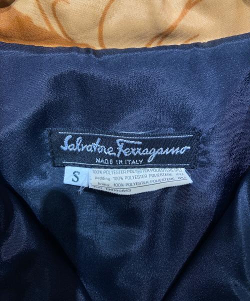 Salvatore Ferragamo（サルヴァトーレ フェラガモ）Salvatore Ferragamo (サルヴァトーレ フェラガモ) キルティングジャケット ベージュ×ブラック サイズ:Sの古着・服飾アイテム