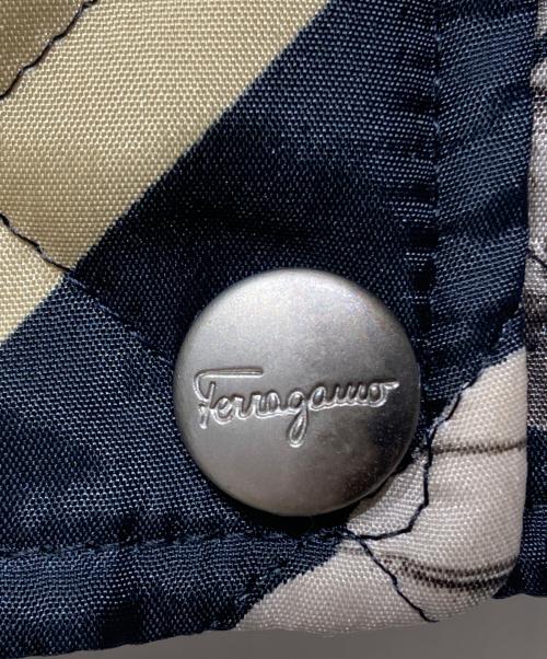 Salvatore Ferragamo（サルヴァトーレ フェラガモ）Salvatore Ferragamo (サルヴァトーレ フェラガモ) キルティングジャケット ベージュ×ブラック サイズ:Sの古着・服飾アイテム