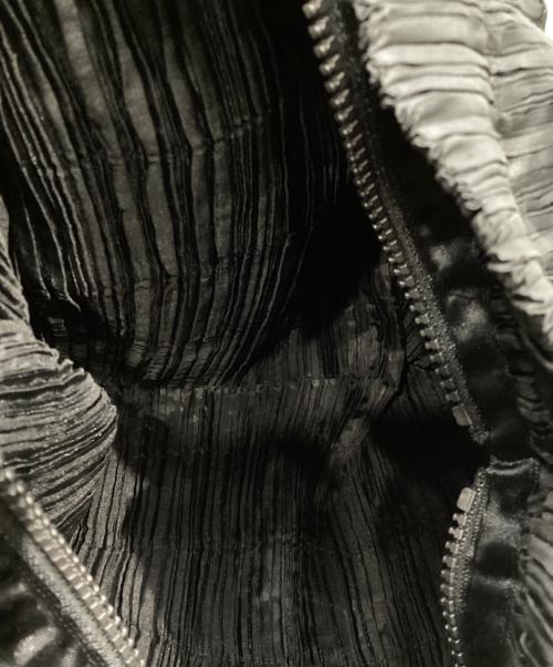 PLEATS PLEASE（プリーツプリーズ）PLEATS PLEASE (プリーツプリーズ) プリーツフリルショルダーバッグ ブラックの古着・服飾アイテム