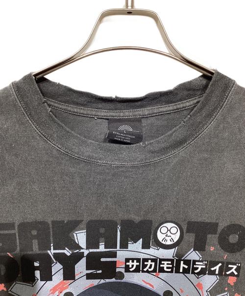 THE SUGAR PUNCH（シュガーパンチ）THE SUGAR PUNCH (シュガーパンチ) サカモトデイズ　プリントTシャツ グレー サイズ:Lの古着・服飾アイテム