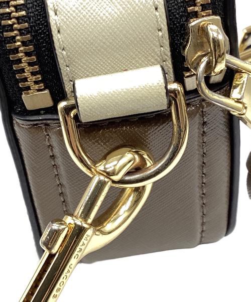 MARC JACOBS（マークジェイコブス）MARC JACOBS (マークジェイコブス) The Snapshotショルダーバッグ ブラウン×ホワイトの古着・服飾アイテム