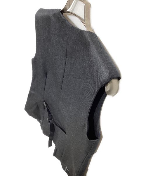 Whim Gazette（ウィムガゼット）Whim Gazette (ウィムガゼット) KYOKO HASEGAWA (京子長谷川) ベスト　WGZ1031307A0001 グレー サイズ:Freeの古着・服飾アイテム