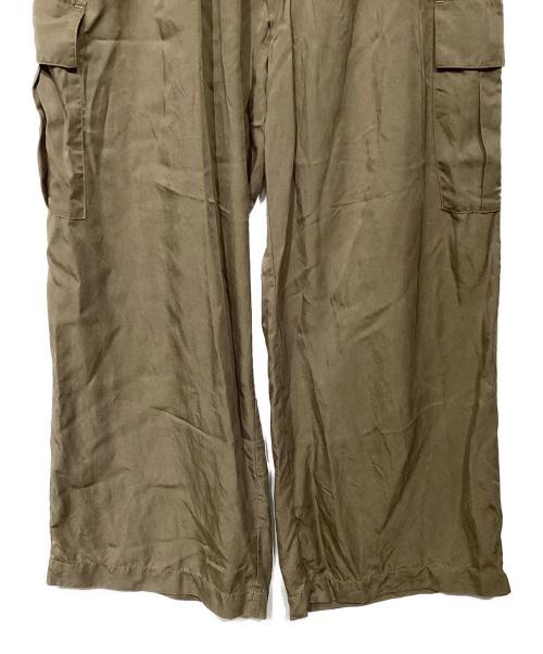 GALLARDA GALANTE（ガリャルダガランテ）GALLARDA GALANTE (ガリャルダガランテ) サテンカーゴパンツGGZ1051402A0004 ベージュの古着・服飾アイテム