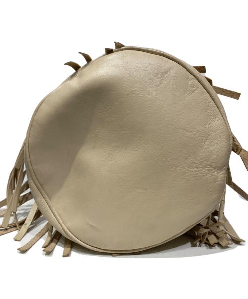 J&M DAVIDSON（ジェイ＆エム デヴィッドソン）J&M DAVIDSON (ジェイ＆エム デヴィッドソン) カーイバル スタッズ ショルダーバッグ ベージュの古着・服飾アイテム