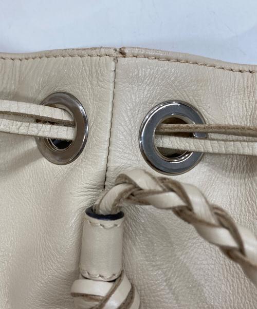 J&M DAVIDSON（ジェイ＆エム デヴィッドソン）J&M DAVIDSON (ジェイ＆エム デヴィッドソン) カーイバル スタッズ ショルダーバッグ ベージュの古着・服飾アイテム