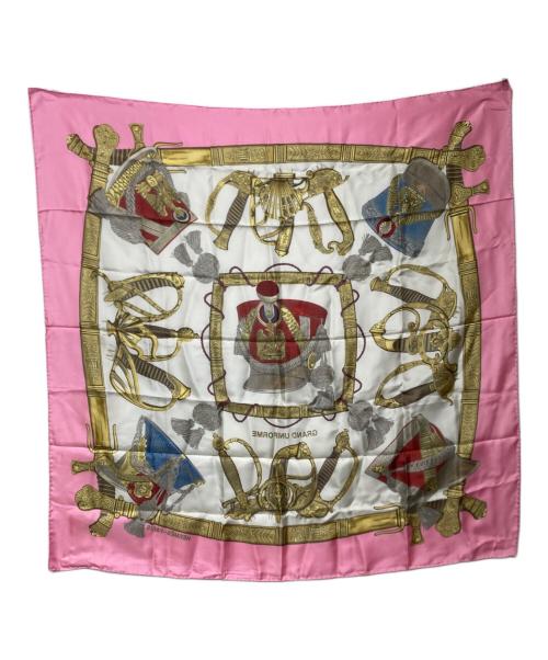 HERMES（エルメス）HERMES (エルメス) カレ90 GRAND UNIFORME　シルクスカーフ ピンク×ホワイトの古着・服飾アイテム