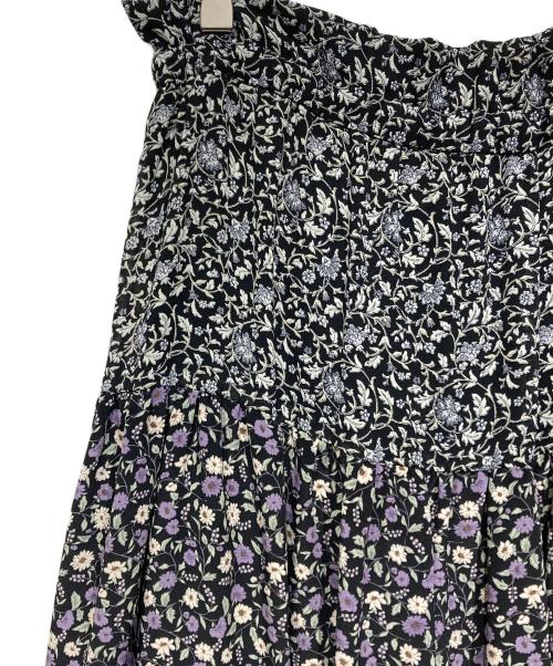 BEARDSLEY（ビアズリー）BEARDSLEY (ビアズリー) 花柄ティアードスカート ブラック サイズ:Fの古着・服飾アイテム