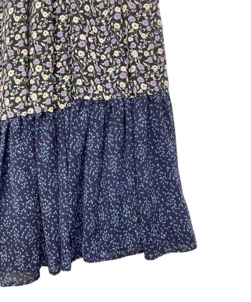 BEARDSLEY（ビアズリー）BEARDSLEY (ビアズリー) 花柄ティアードスカート ブラック サイズ:Fの古着・服飾アイテム