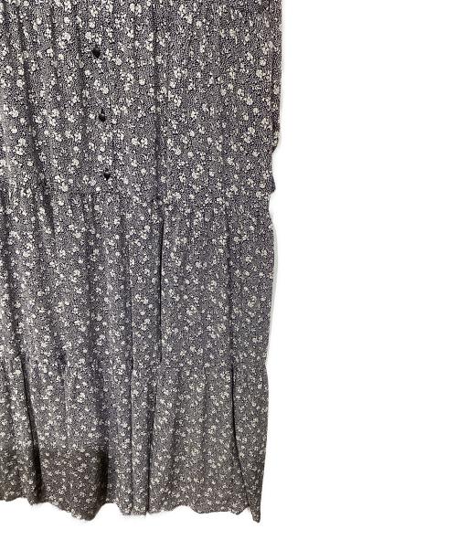 BEARDSLEY（ビアズリー）BEARDSLEY (ビアズリー) 小花柄ティアードワンピース ネイビー サイズ:Freeの古着・服飾アイテム