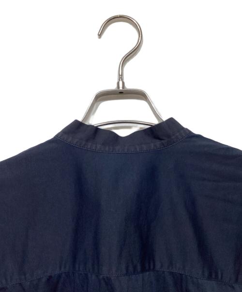 HOMME PLISSE ISSEY MIYAKE（オム プリッセ イッセイ ミヤケ）HOMME PLISSE ISSEY MIYAKE (オム プリッセ イッセイ ミヤケ) バンドカラーシャツ　HP71JJ303 ネイビー サイズ:3の古着・服飾アイテム