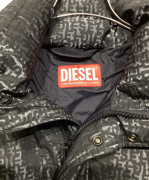DIESEL（ディーゼル）DIESEL (ディーゼル) モノグラム柄 パフジャケット ブラック×グレー サイズ:48の古着・服飾アイテム