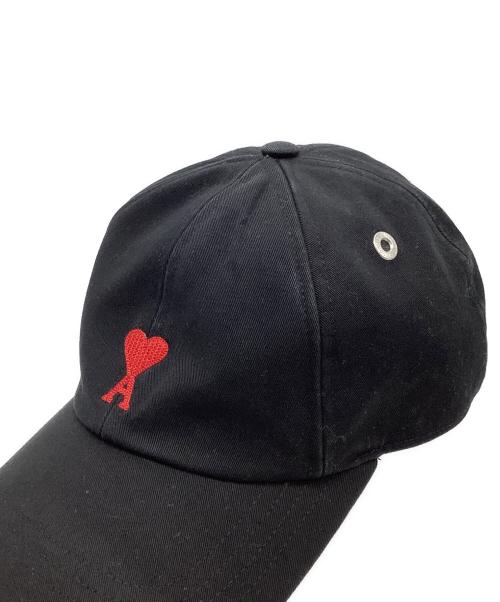 AMI Alexandre Mattiussi（アミアレクサンドルマテュッシ）AMI Alexandre Mattiussi (アミアレクサンドルマテュッシ) 刺繍キャップBFUCP213 CO0020 ブラックの古着・服飾アイテム